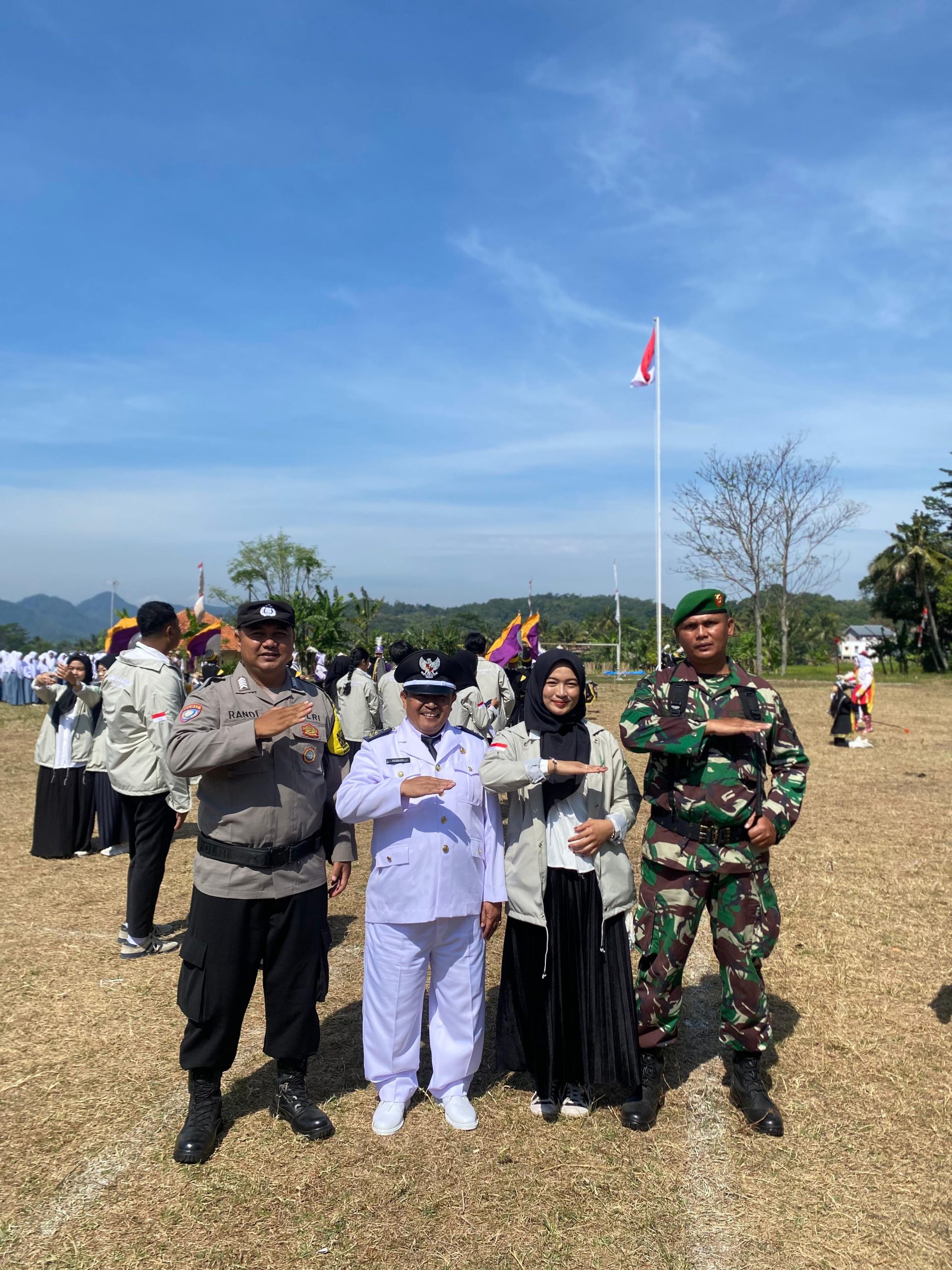 Pengibaran Bendera Merah Putih di Kuningan, Jawa Barat