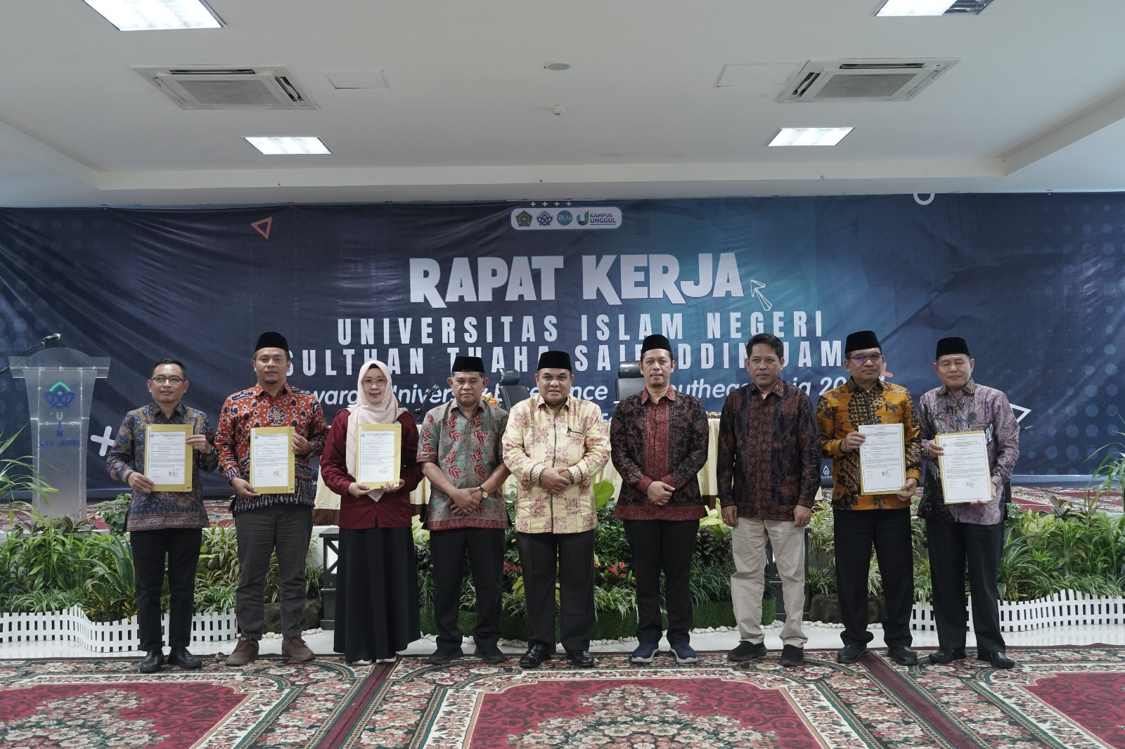Tutup Raker, Rektor Ingatkan Pejabat untuk Kerja Keras, Kerja Cerdas, Kerja Ikhlas