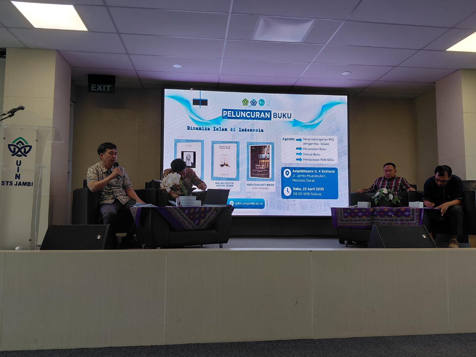 Bersamaan dengan Hari Buku Dunia, LPPM Luncurkan Tiga Buku Dosen UIN Jambi