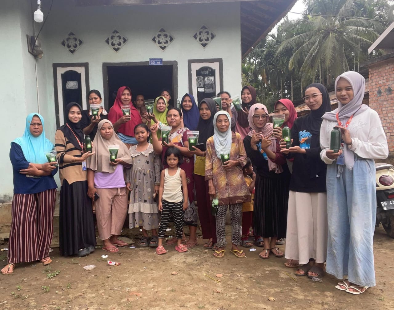 Monev Kukerta Mandiri, Mahasiswa UIN Jambi  Latih Masyarakat Membuat Sabun Ramah Lingkungan dari Daun Pandan