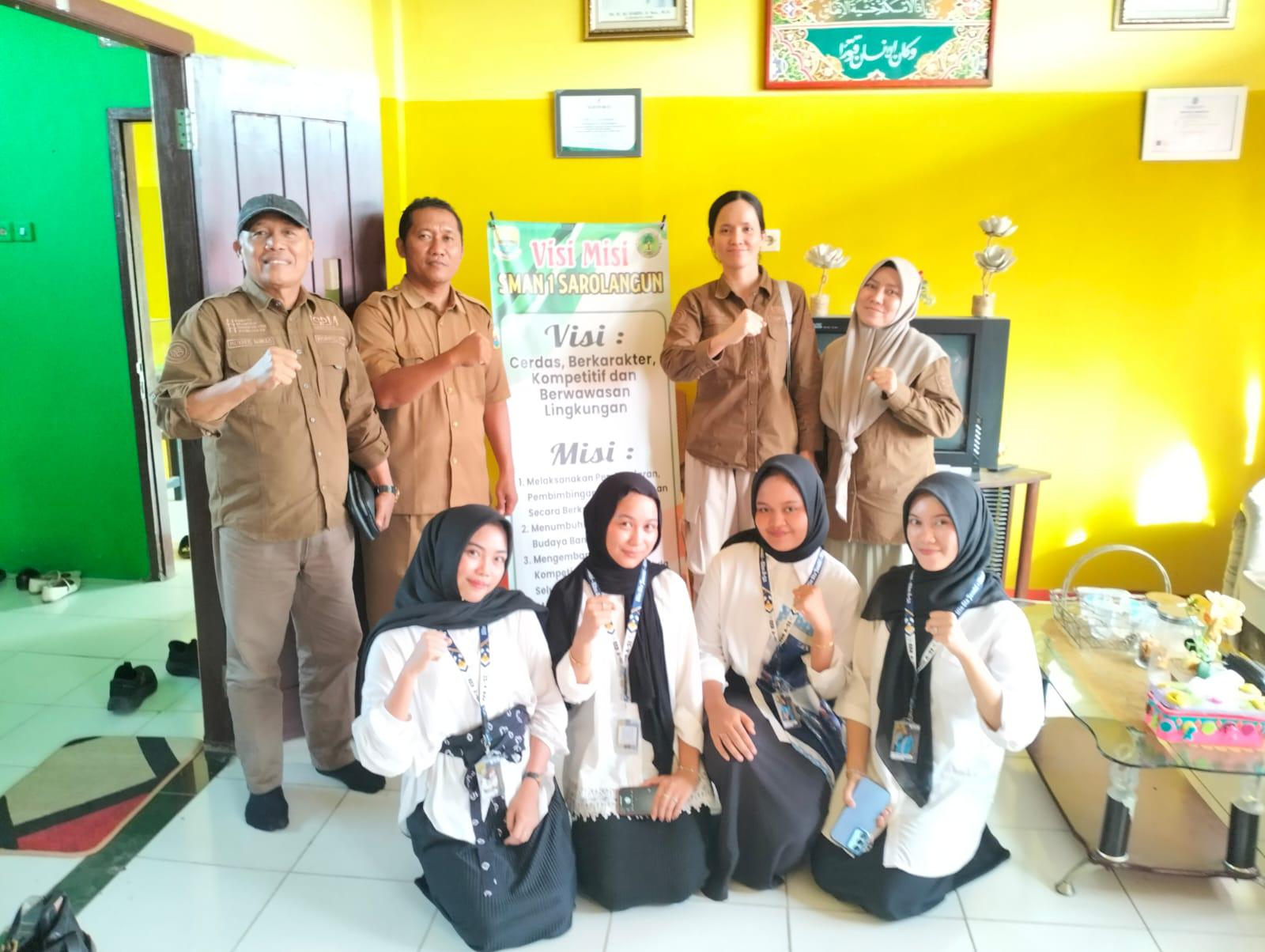 Tim LPPM Monitoring dan Evaluasi Kukerta Mandiri di SMA N 1 Sarolangun
