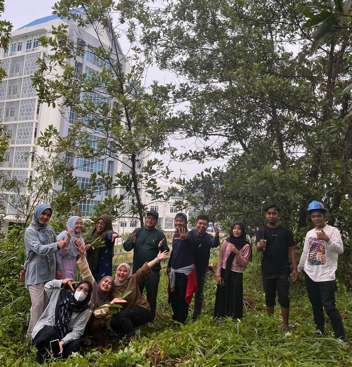 Merawat Matoa dengan Penuh Cinta