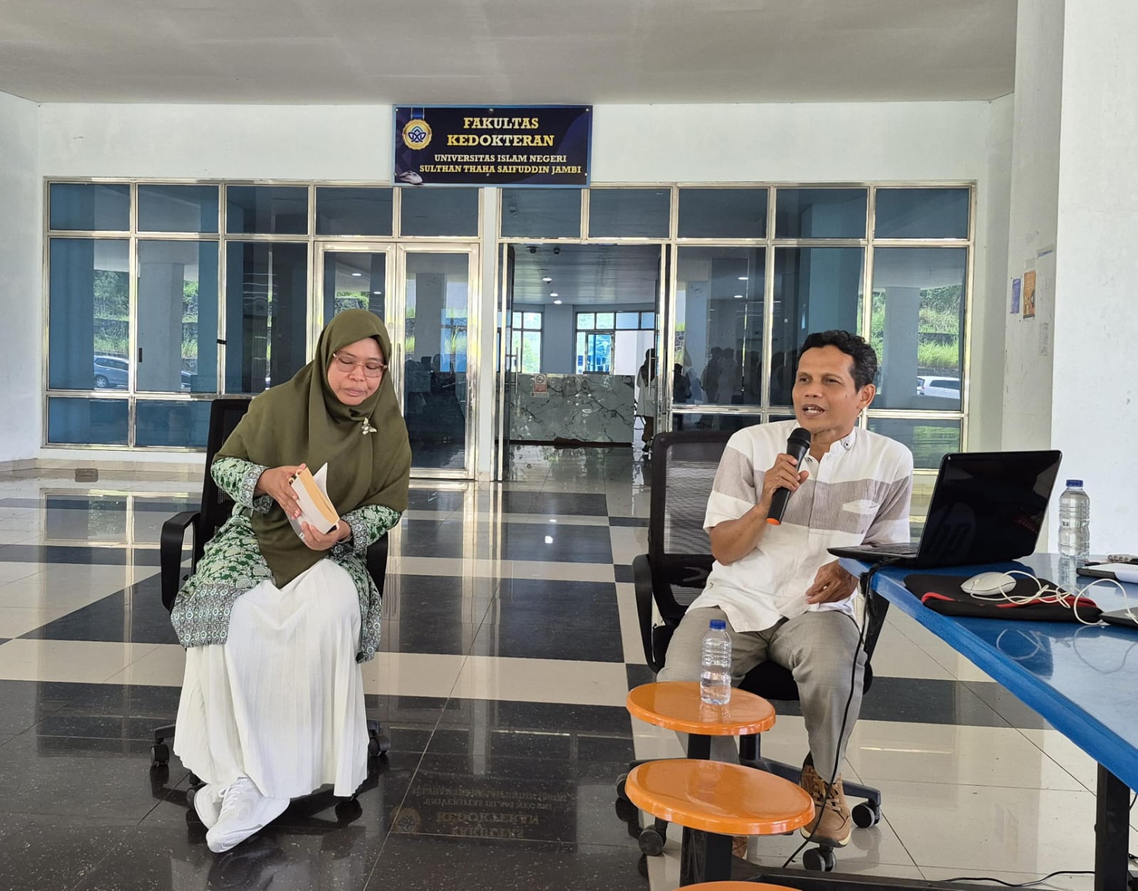 Di Lobi Kedokteran Dosen dan Mahasiswa Membahas Naskah-naskah Kesultanan Jambi Dar al-Ma’mur