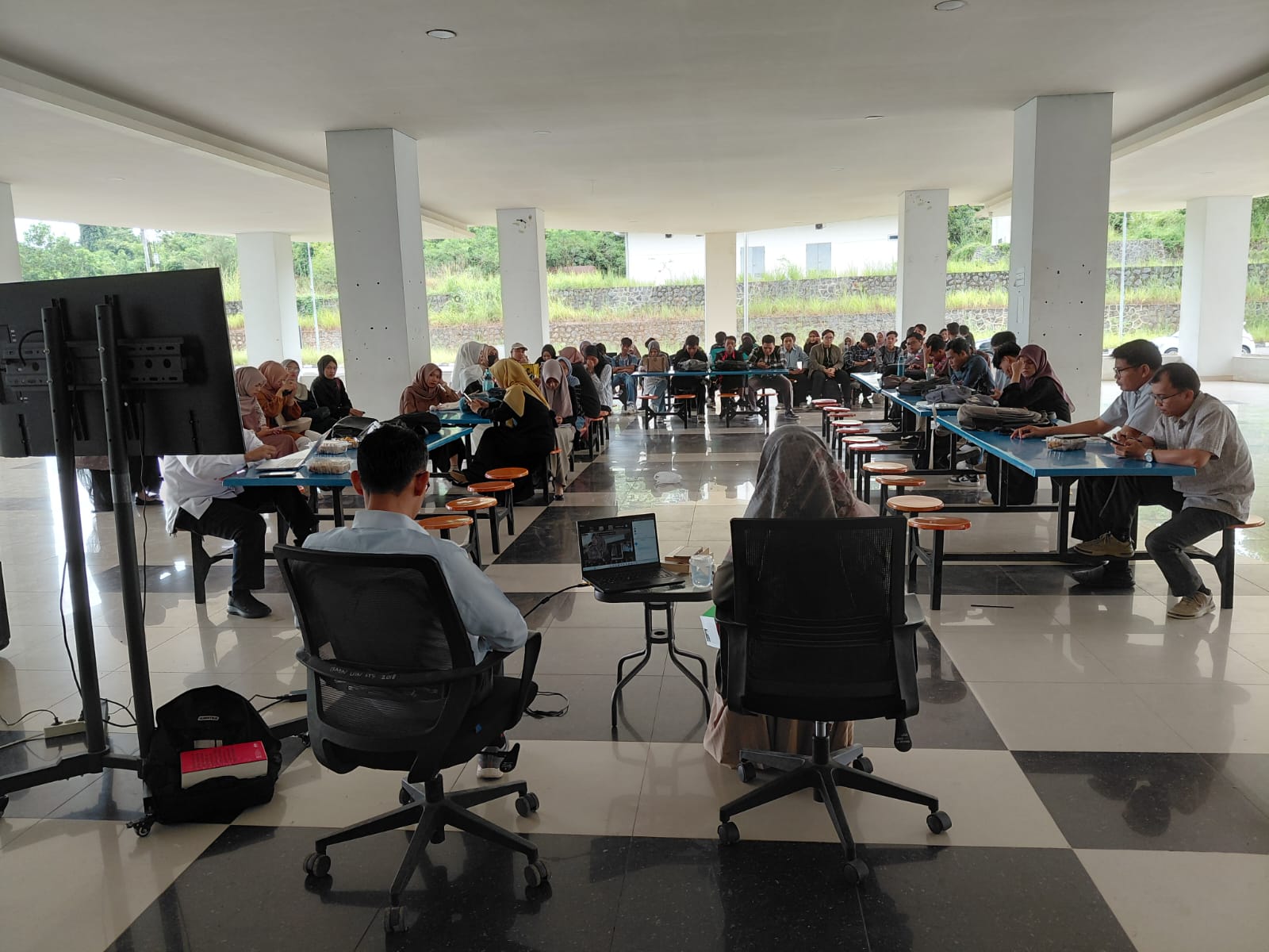 Kembangkan Diskusi Akademis, Mahasiswa Bahas Buku,”Saga dari Bengawan Nil”