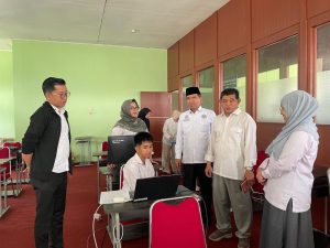 Tunda Beli Alat Bantu Dengar demi Kuliah, Cerita Mahmud Ikuti SSE UM-PTKIN UIN Jambi