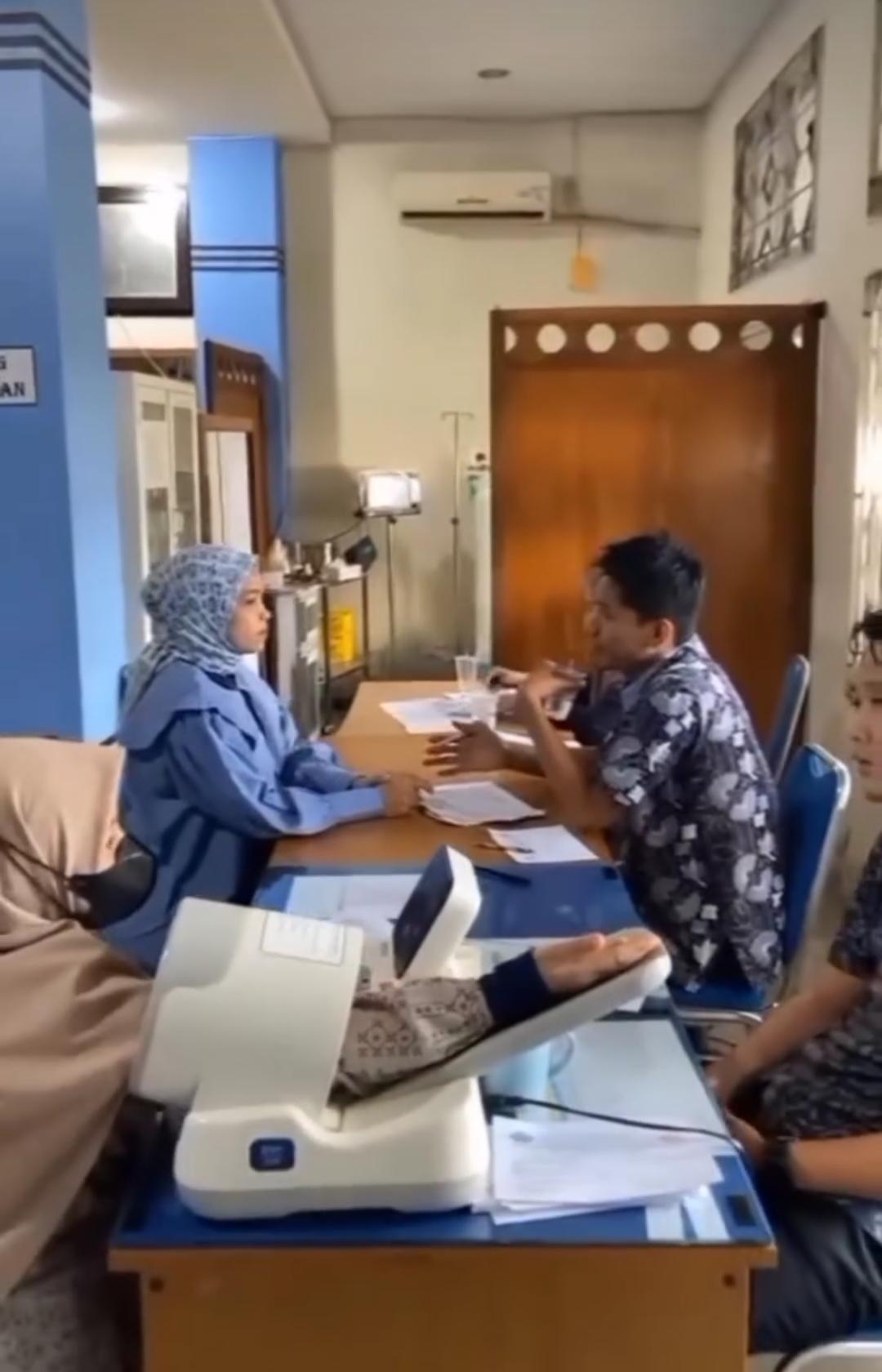 MAHASISWA DIFABEL UIN STS JAMBI IKUTI PEMERIKSAAN KESEHATAN GRATIS DI KLINIK UIN STS JAMBI