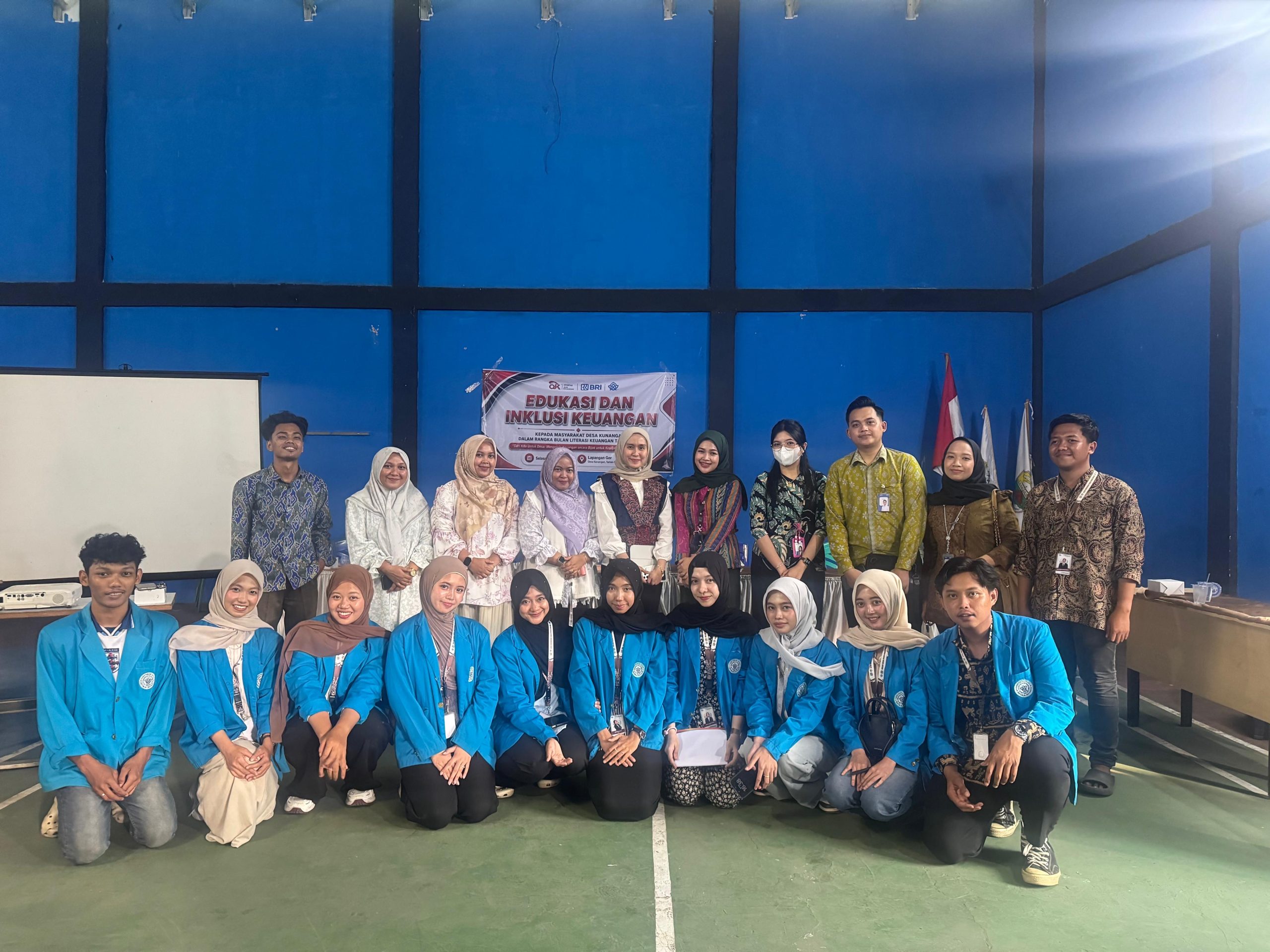 Duta OJK UIN Jambi Bersama OJK dan BRI Perkuat Literasi Keuangan Masyarakat Desa Kunangan