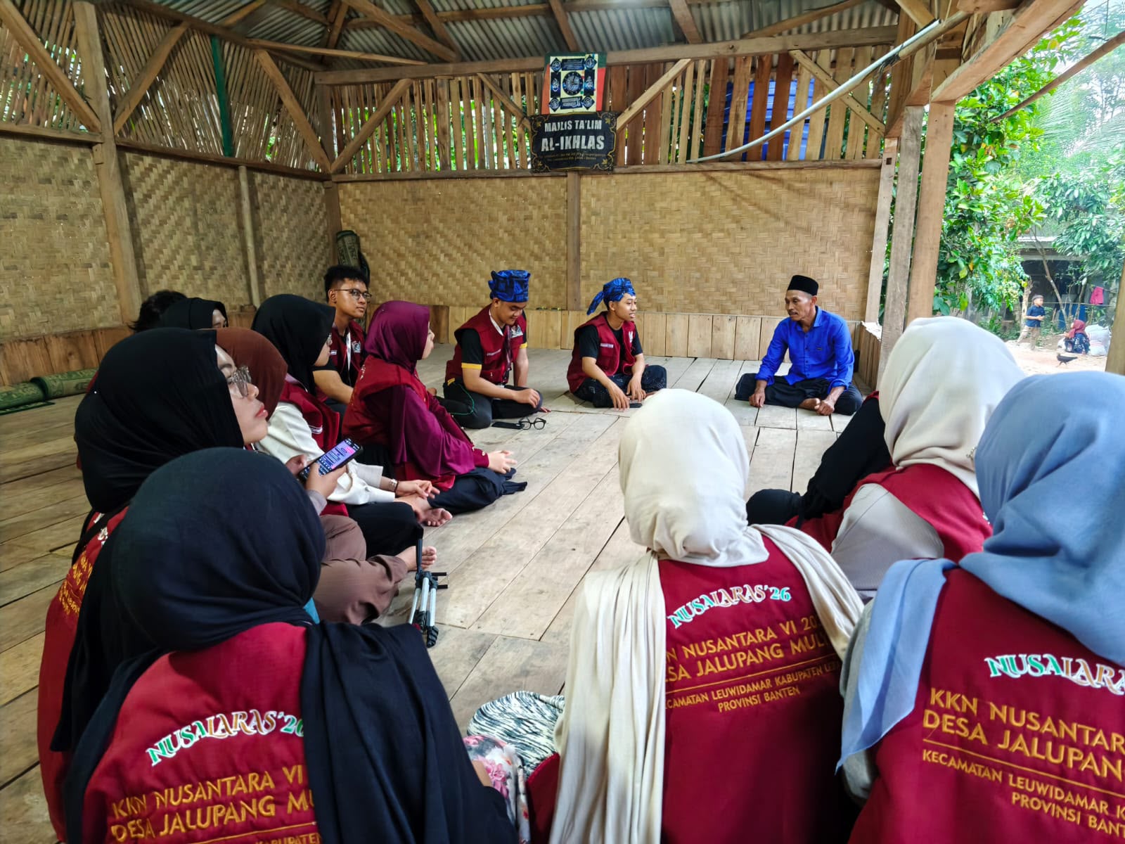 Mahasiswa KKN NUsantara asal UIN Jambi Perkuat Kolaborasi dengan Warga Desa Jalupang Mulya