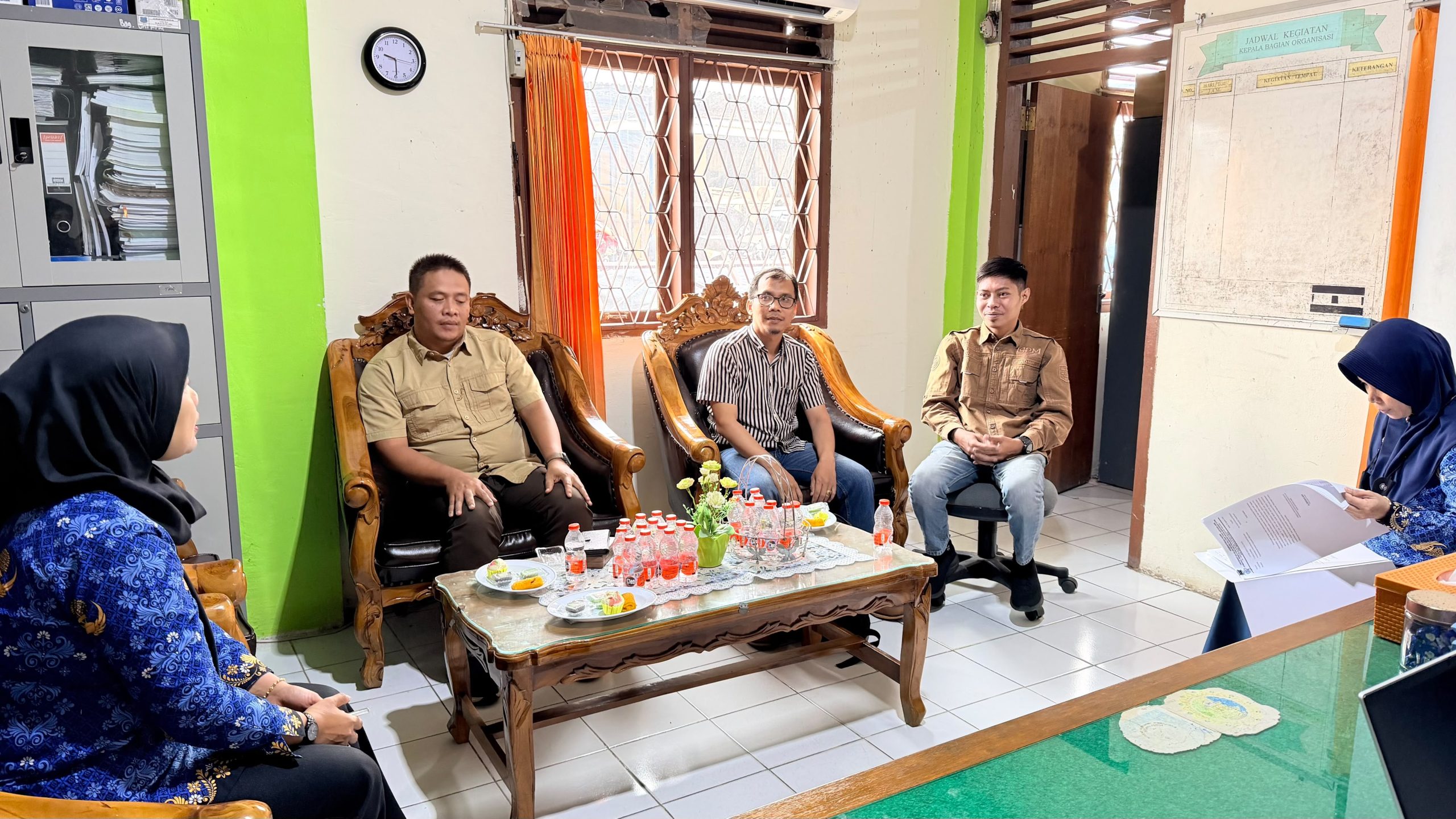 IKM Pemkab Tanjabar 2026 Naik, LPPM Serahkan Hasil Survei