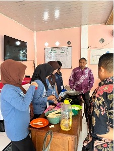 H-1 Pulang Mahasiswa KKN UIN STS Jambi Manfaatkan Gedebok Pisang untuk Tingkatkan Kesejahteraan Masyarakat Desa Kemingking Dalam, Kec. Taman Rajo, Kab. Muaro Jambi