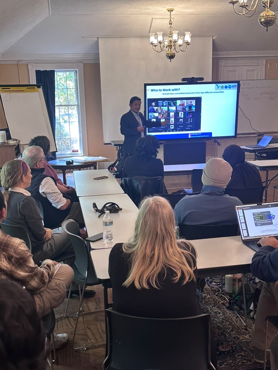 Dosen UIN STS Jambi Menjadi Dosen Tamu di Hartford International University: Perkenalkan Kelas Internasional COIL